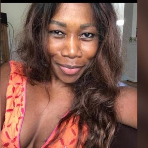 Meet your Posher, Danielle - Picture 1 of 2